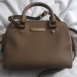 ✨Michael Kors Small Purse✨